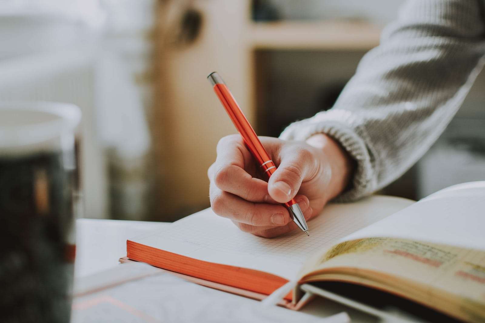 O que cai em concurso público para ensino médio: guia completo das principais matérias e conteúdos exigidos O que cai em concurso público para ensino médio: guia completo das principais matérias e conteúdos exigidos